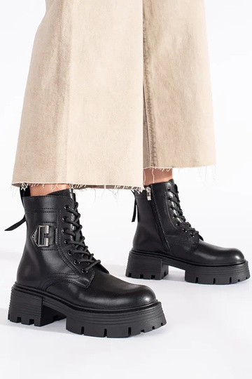 Leer zInart laarzen op een... 2