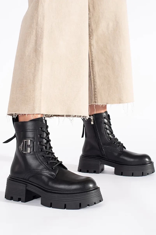 Peau couleur noire chaussures sur une... Peau couleur noire chaussures sur une...