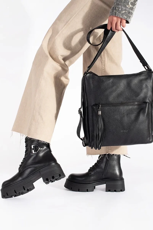 Leer zInart laarzen op een dikke zool Leer zInart laarzen op een dikke zool