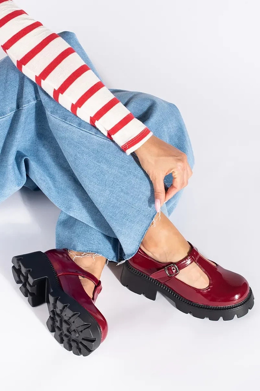 Bourgogne laqué chaussures de femme...