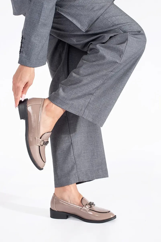 avec effet vernis beige mocassins...