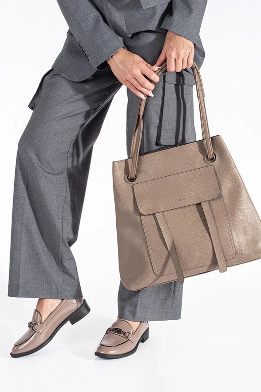 avec effet vernis beige mocassins...