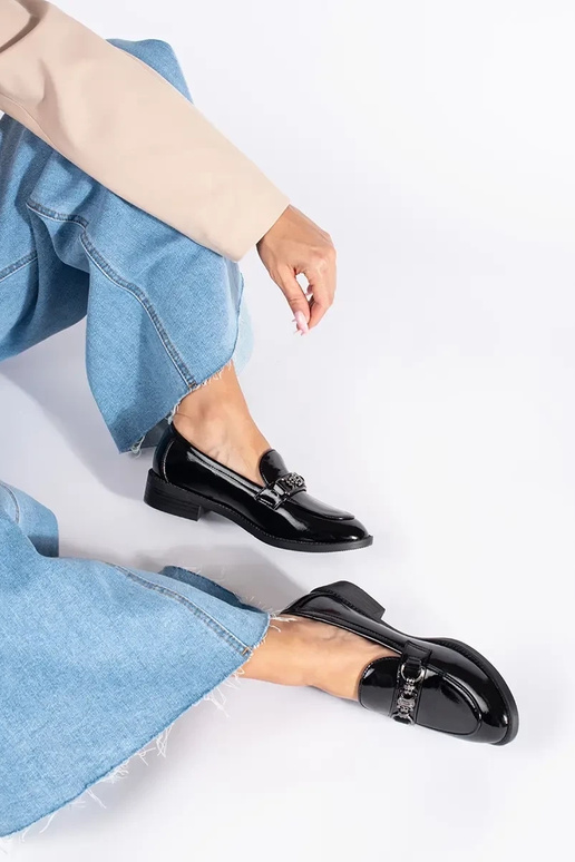 mit Lackeffekt schZuarze Farbe...