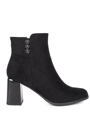 en daim couleur noire bottes