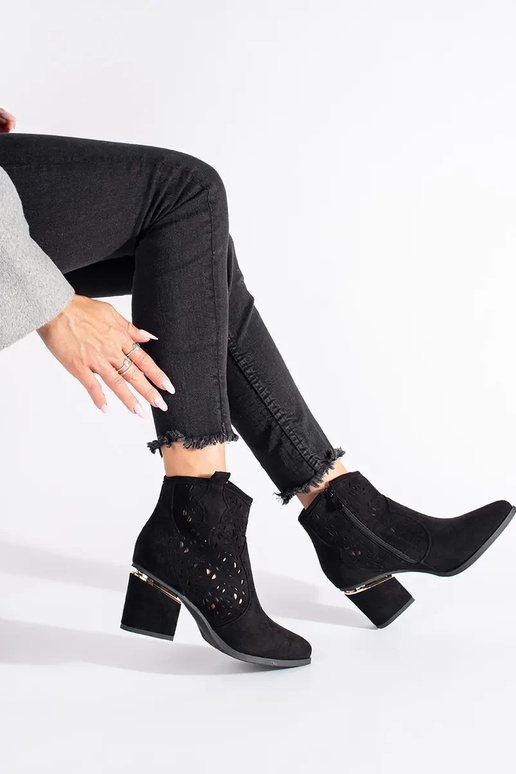 couleur noire ajouré des bottes de... couleur noire ajouré des bottes de...