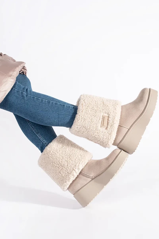 Bottines beiges isolées pour femmes à... Bottines beiges isolées pour femmes à...