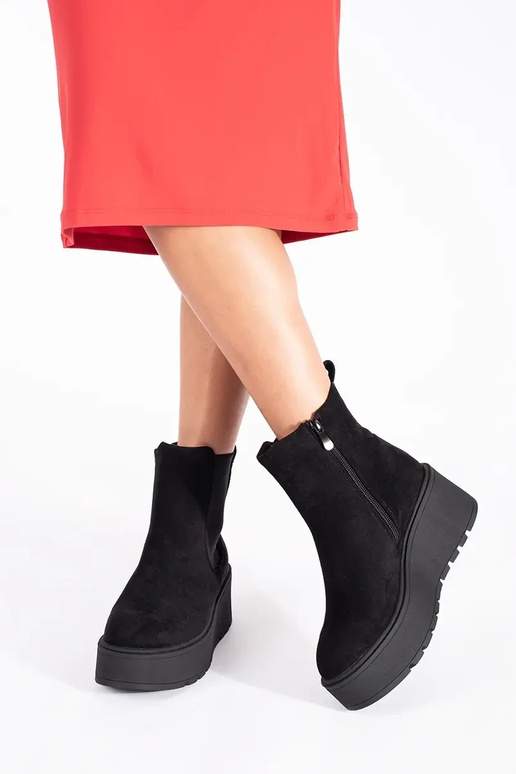 couleur noire en daim Bottines... couleur noire en daim Bottines...