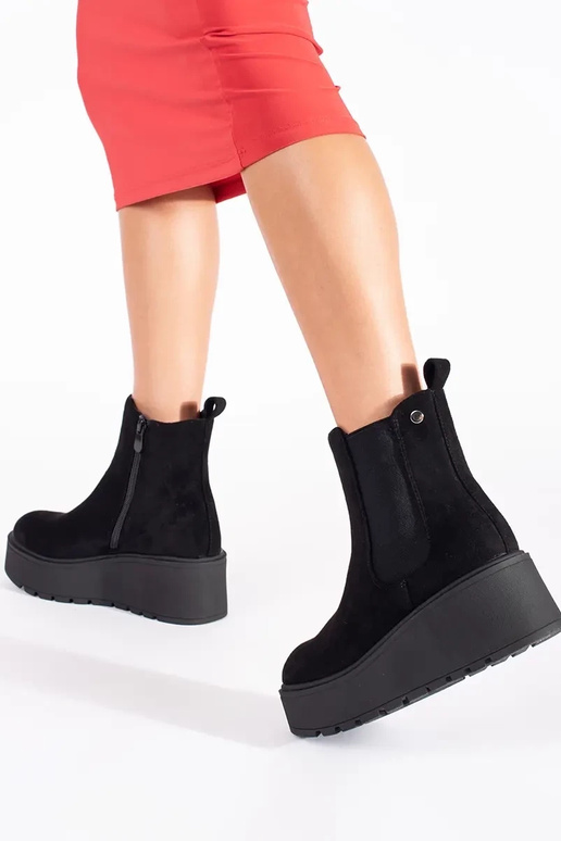 couleur noire en daim Bottines... couleur noire en daim Bottines...