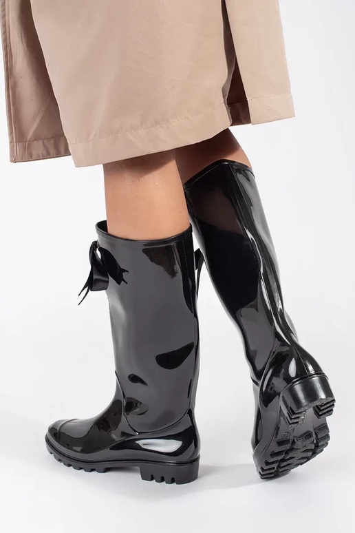 Schwarze Lackgummistiefel