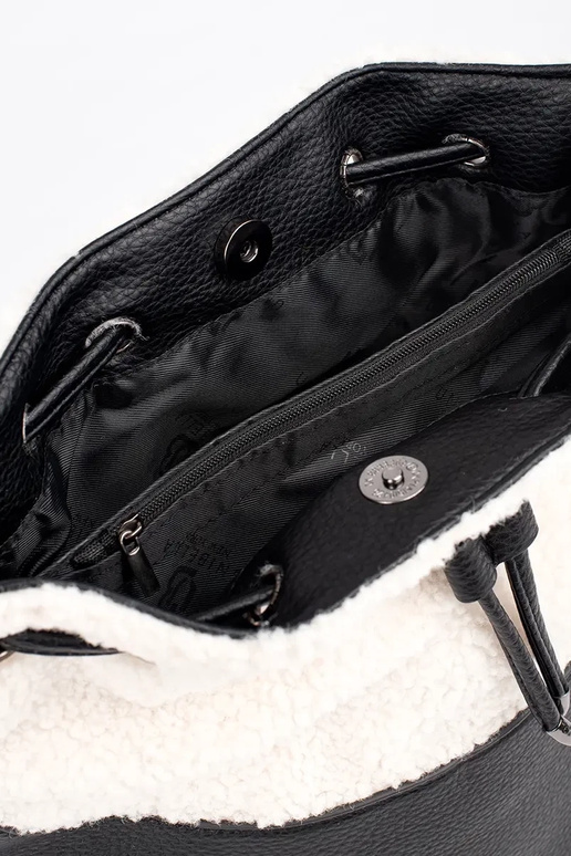 Schwarze elegante Handtasche mit Fell