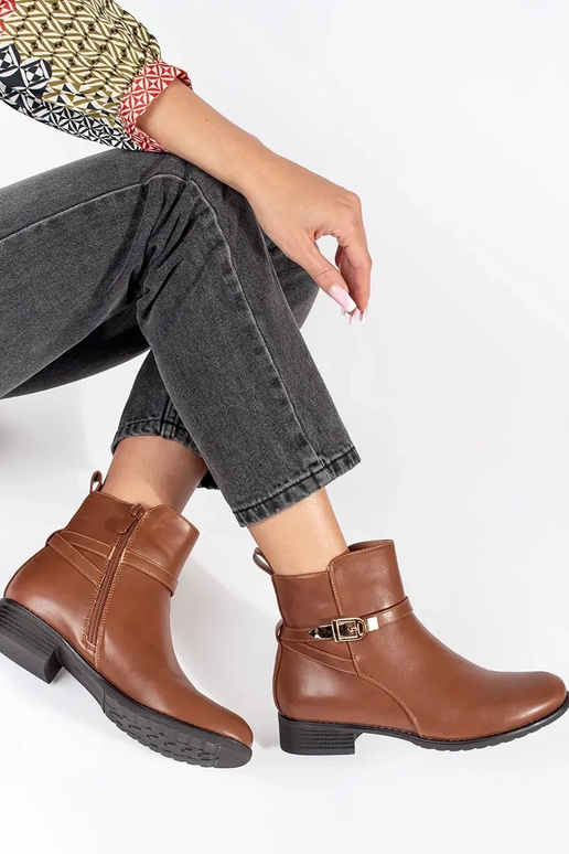 Braune Damen-Halbschuhe mit Zierstreifen Braune Damen-Halbschuhe mit Zierstreifen