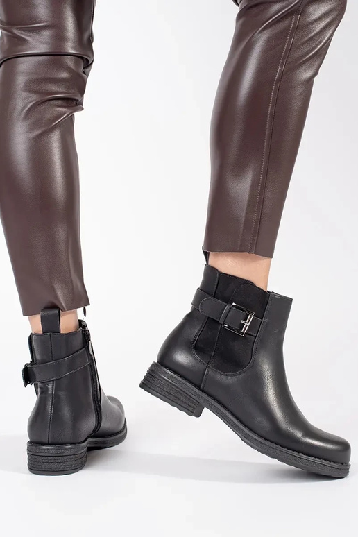 Damesschoenen met lage hakken en... Damesschoenen met lage hakken en...