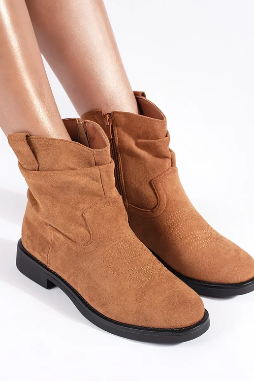 Bottes de cow-boy en daim marron pour... Bottes de cow-boy en daim marron pour...
