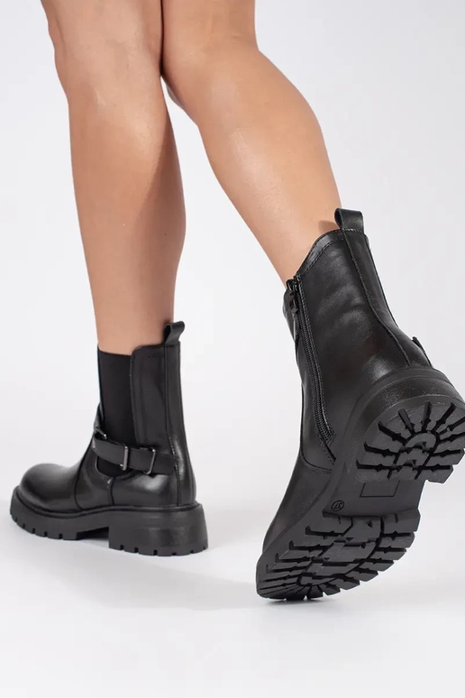 Zwarte leren damesschoenen met... Zwarte leren damesschoenen met...