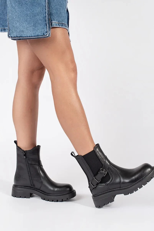 Zwarte leren damesschoenen met... Zwarte leren damesschoenen met...