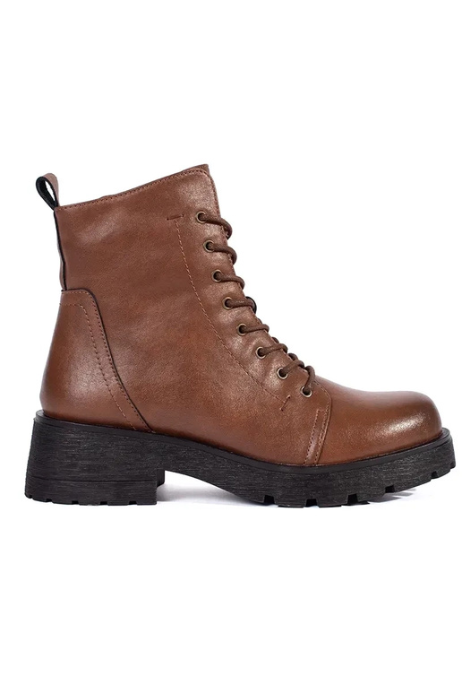 Bruine schoenen met dikke zool van... Bruine schoenen met dikke zool van...