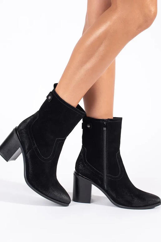 Zwarte leren dameslaarzen met hak... Zwarte leren dameslaarzen met hak...