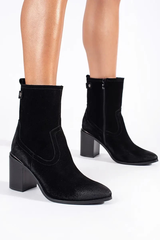 Zwarte leren dameslaarzen met hak... Zwarte leren dameslaarzen met hak...