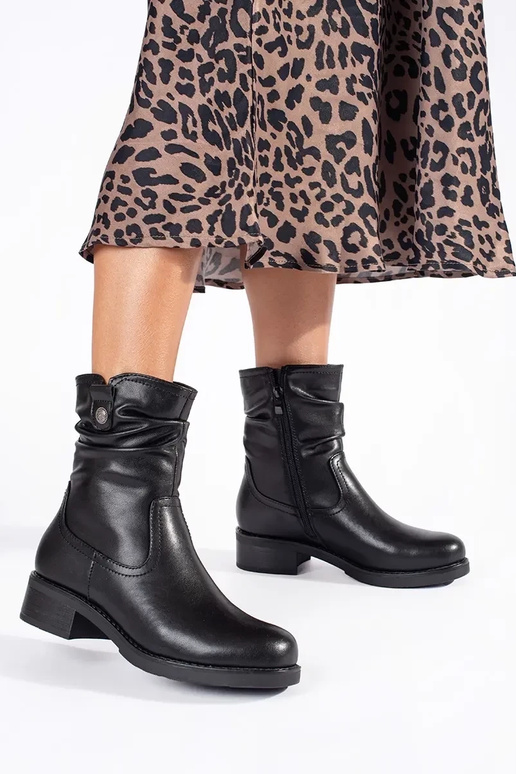 Schwarze, lederisolierte Damenschuhe... Schwarze, lederisolierte Damenschuhe...