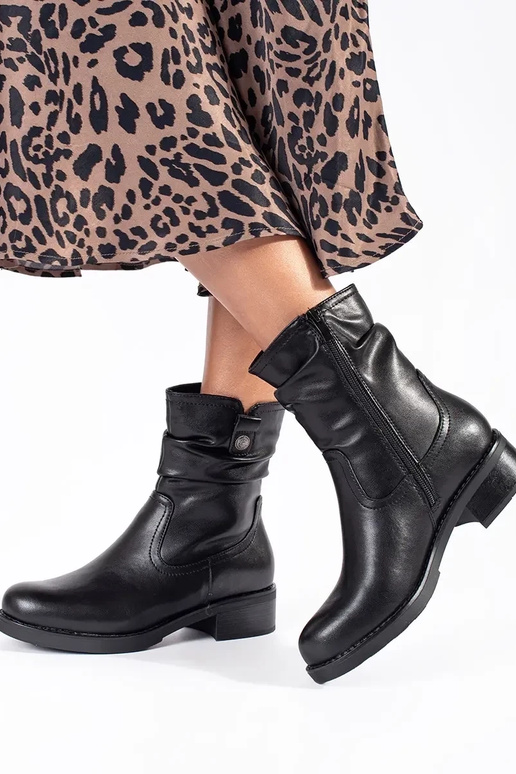 Schwarze, lederisolierte Damenschuhe... Schwarze, lederisolierte Damenschuhe...