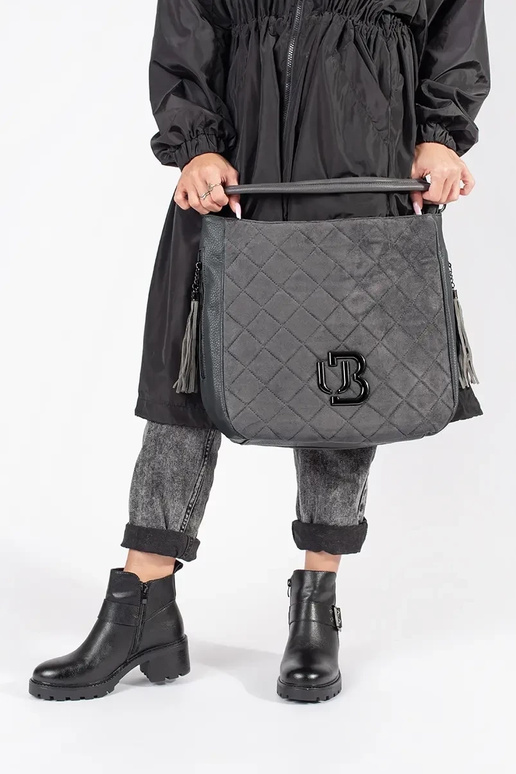 Schwarze Damen Lederschuhe mit... Schwarze Damen Lederschuhe mit...