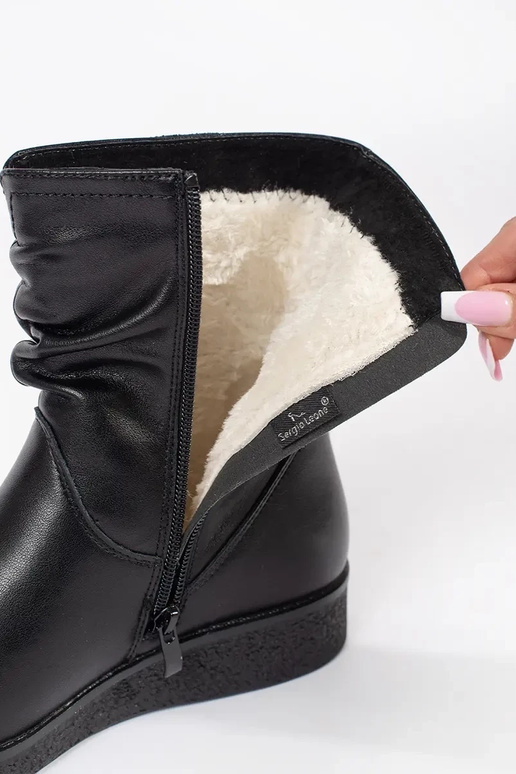 Chaussures en cuir noir à plateforme... Chaussures en cuir noir à plateforme...