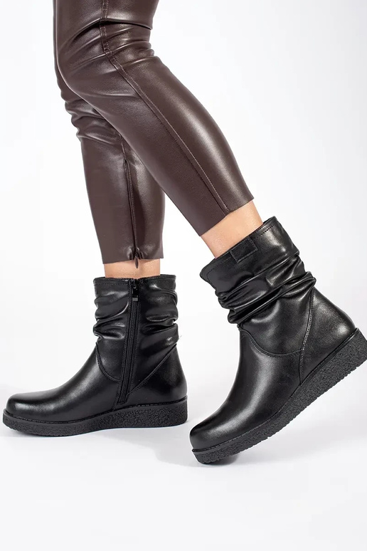 Zwarte leren damesschoenen met... Zwarte leren damesschoenen met...