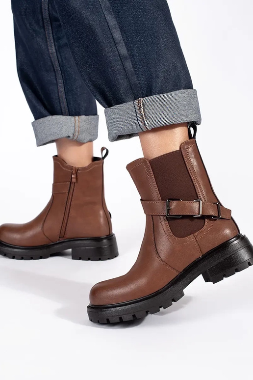 Damenschuhe aus braunem Leder mit... Damenschuhe aus braunem Leder mit...