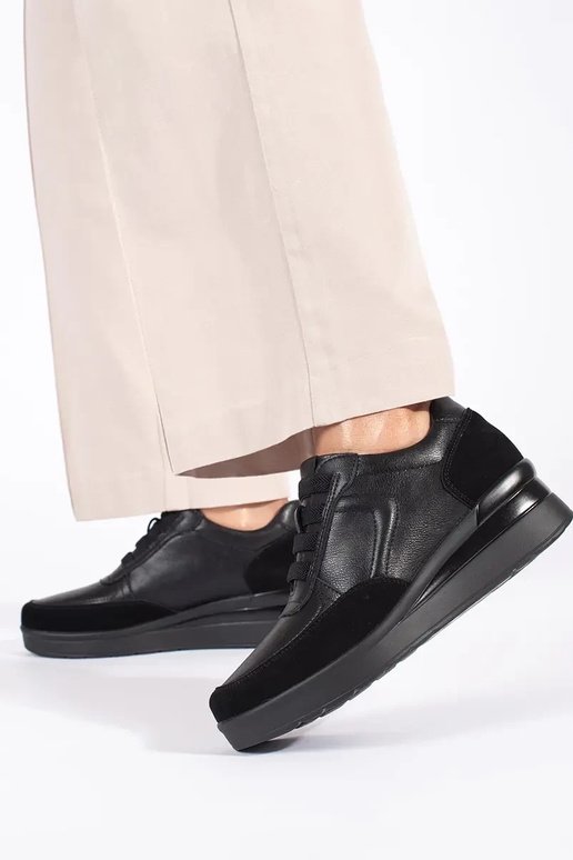 Damen-Keilabsatzschuhe aus schwarzem...