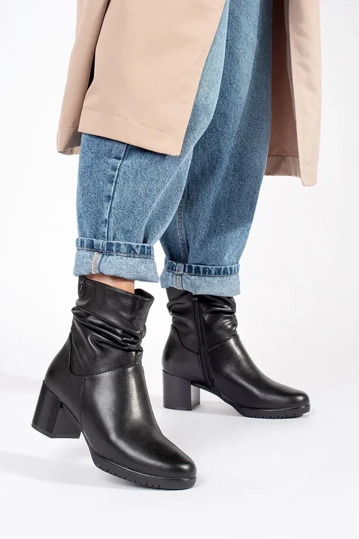 bottes à talons en cuir noir pour... bottes à talons en cuir noir pour...