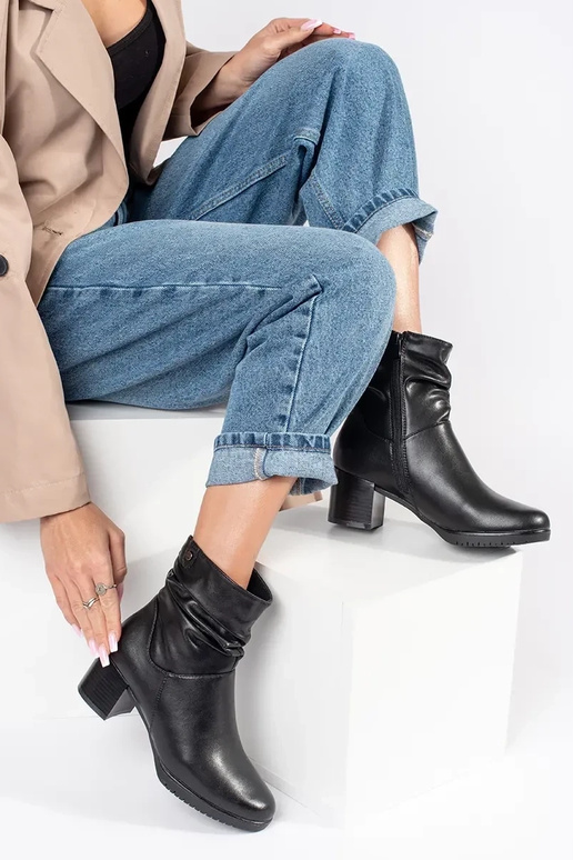 bottes à talons en cuir noir pour... bottes à talons en cuir noir pour...