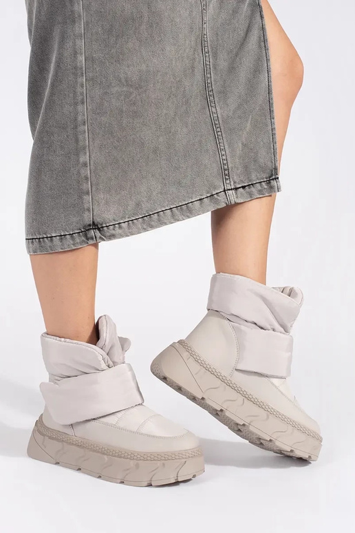 couleur grise isoler Bottes de neige... couleur grise isoler Bottes de neige...