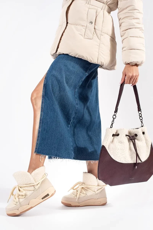 Beige dames sneeuwlaarzen op dikke zool Beige dames sneeuwlaarzen op dikke zool