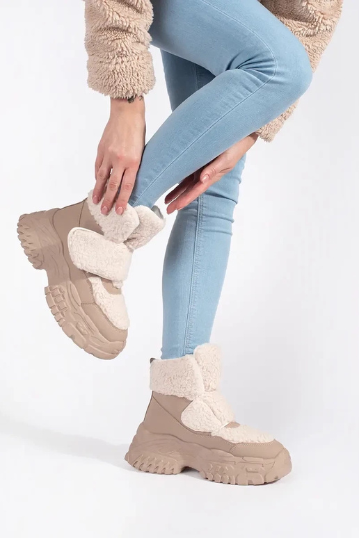 Beige Schneestiefel mit einer...