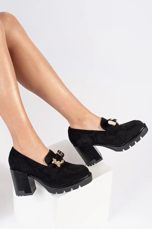 Schwarze Sandaletten mit Absatz aus... Schwarze Sandaletten mit Absatz aus...