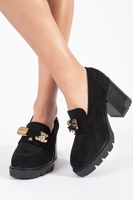 Schwarze Sandaletten mit Absatz aus... Schwarze Sandaletten mit Absatz aus...