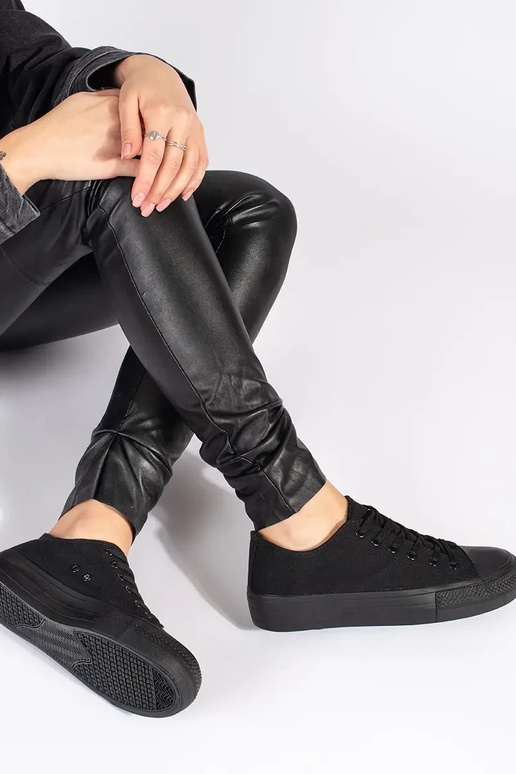 couleur noire un classique Chaussures... couleur noire un classique Chaussures...