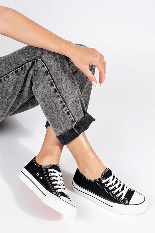 Schwarze klassische Damenschnürschuhe... Schwarze klassische Damenschnürschuhe...