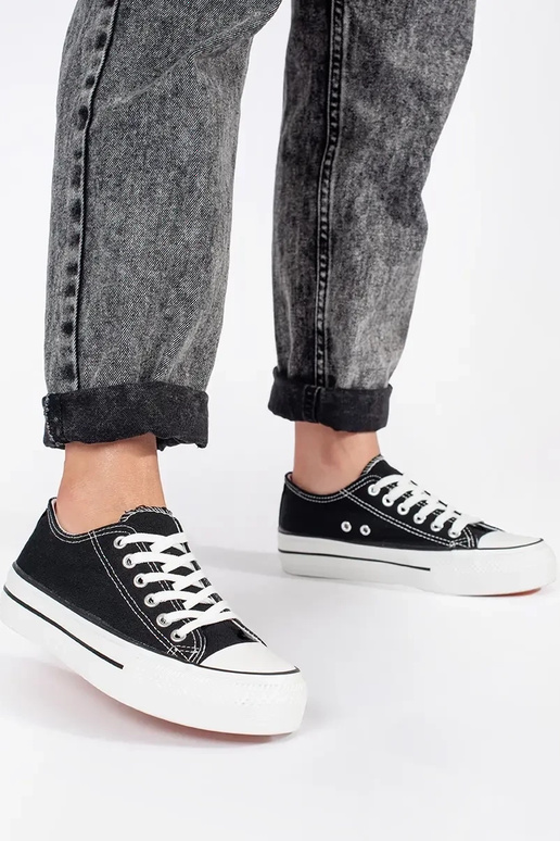 Zwarte klassieke dames veterschoenen...