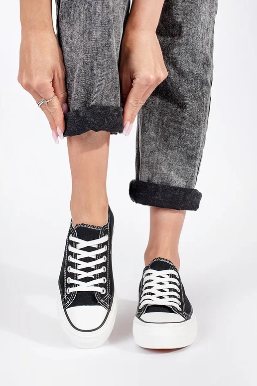 Zwarte klassieke dames veterschoenen...