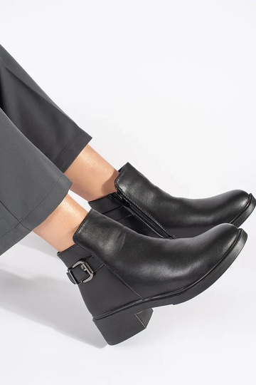 Chaussures à talons bas... 2