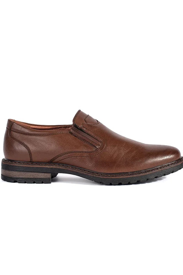 Braune geknöpfte Turnschuhe