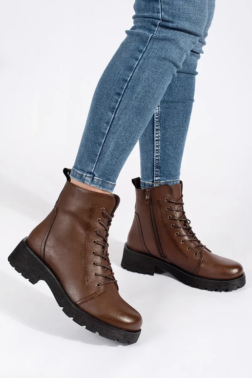 Haut dunkelbraune Farbe Schuhe auf...