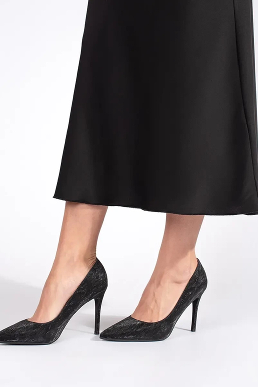 couleur noire paillettes talons hauts...