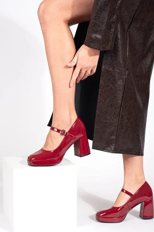 Baskets à talons vernies rouges avec...