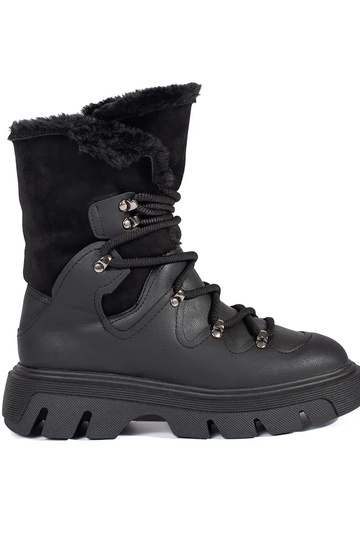 zInart geregen SnoInboots...