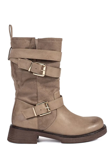 Chaussures à talons bas...
