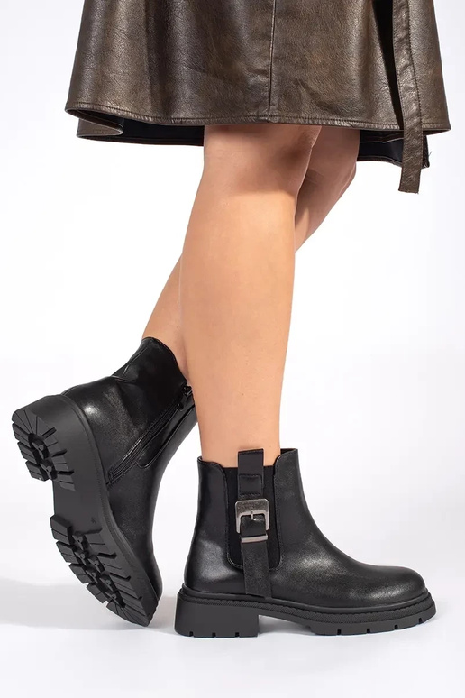 Schwarze Schuhe mit Schnallen Schwarze Schuhe mit Schnallen