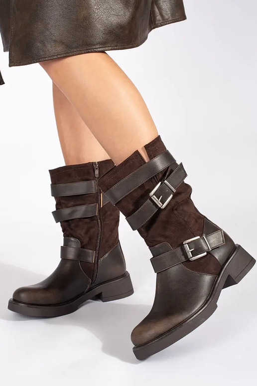 Bruine damesschoenen met lage hakken...