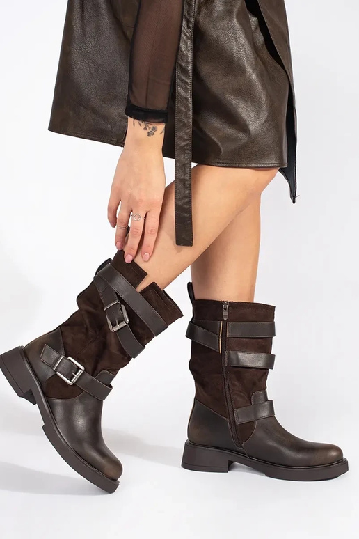 Bruine damesschoenen met lage hakken...